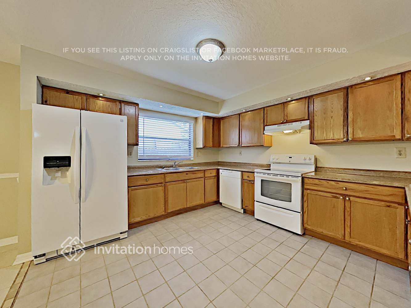Building Photo - 330 Woods Lake Dr