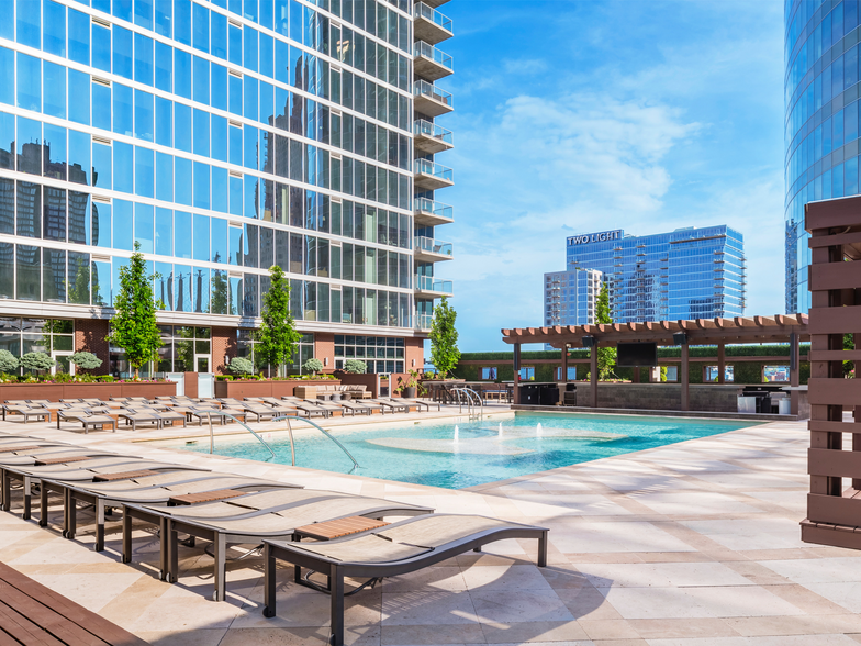 Resort-Style Rooftop Pool & Bar - One Light Luxury Apartments