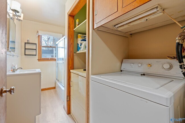 Building Photo - 2909 6th Ave SW