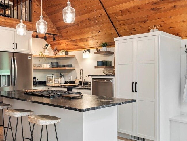 Building Photo - 29929 Aztec Cir