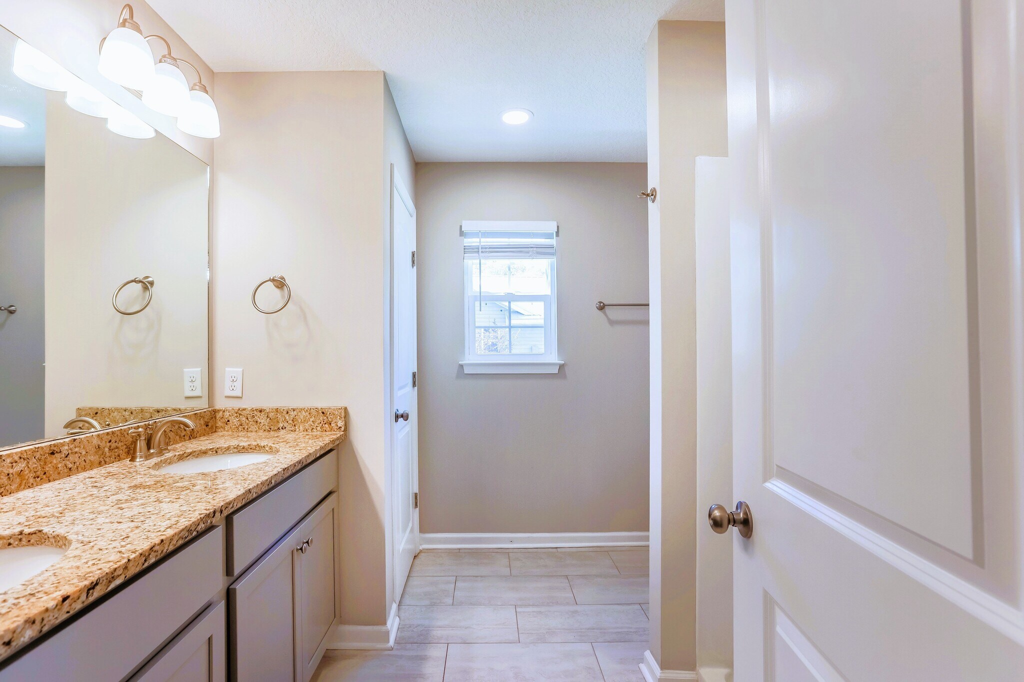 Building Photo - 160 Callie Cir