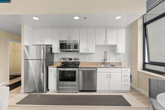 Building Photo - 372