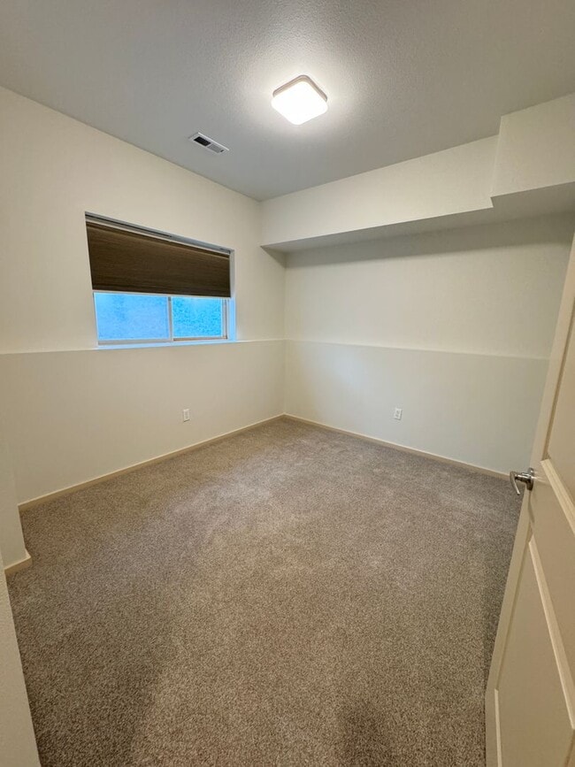 Building Photo - 3bd/3ba Issaquah Townhouse