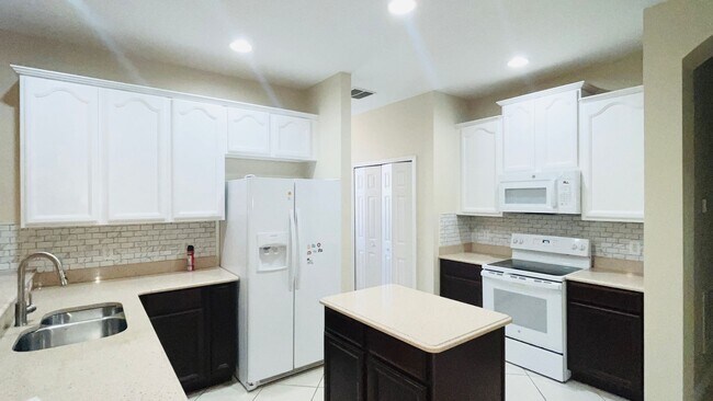 Building Photo - 4 Bed 2 Bath Single Family House For Rent