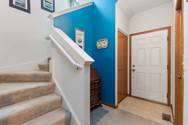 Building Photo - 1661 Cameron Dr