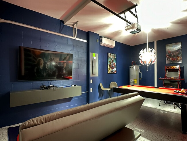 Building Photo - 1520 Oasis Club Blvd