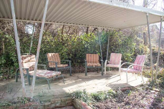 Building Photo - 2 BR/2BA | Newly Renovated Single Family Home | Additional Storage| In North Knoxville!