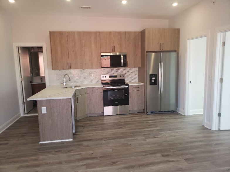 Building Photo - 953 Belmont Ave