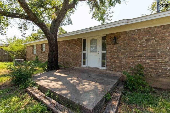 Building Photo - 18 Oxley Dr
