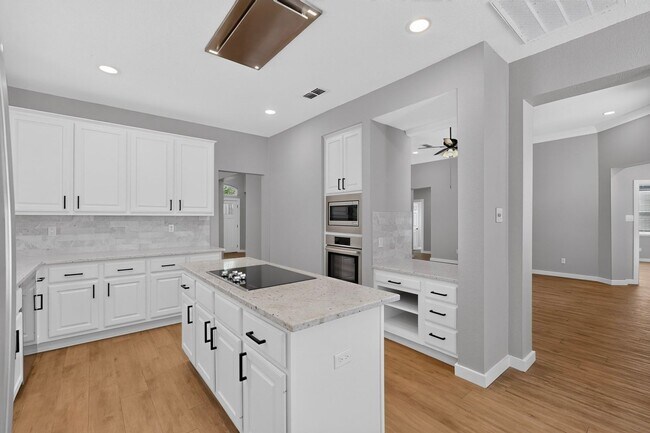 Building Photo - 720 Cliffmoor Dr