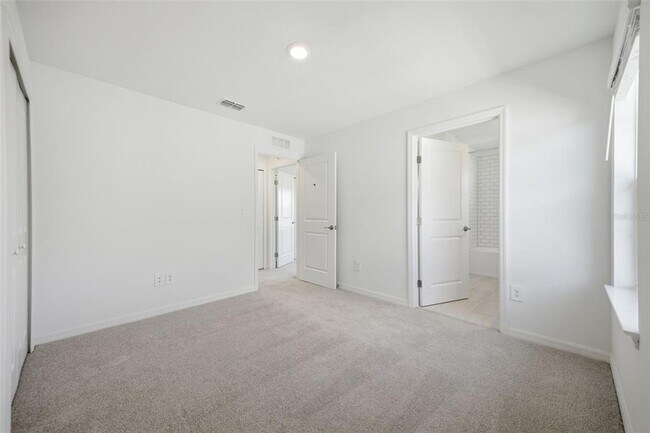 Building Photo - 10815 Ichetucknee Wy