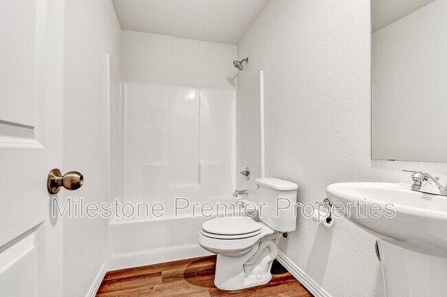 Building Photo - 419 E Hull St