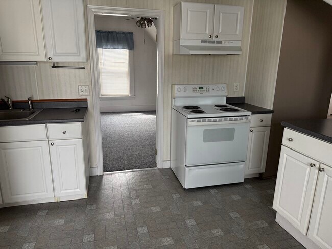 Building Photo - 316 Douglas St