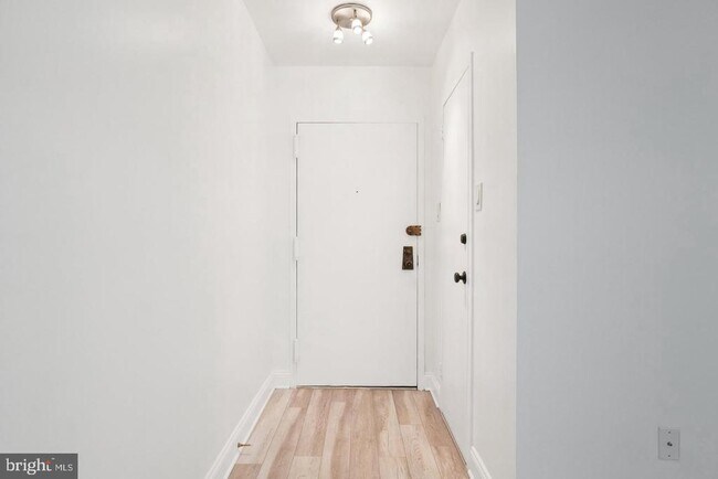 Building Photo - 2059 Huntington Ave