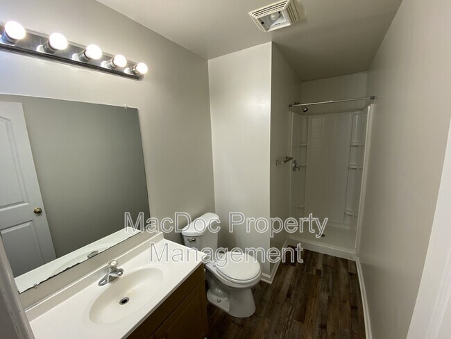 Building Photo - 105 Raquel Ct