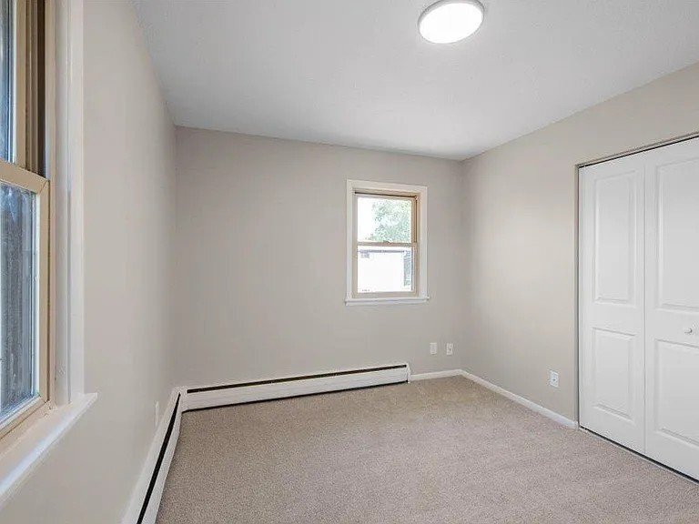 Building Photo - 2081 Hillview Rd