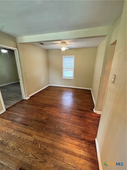 Building Photo - 1401 E Mimosa Ave