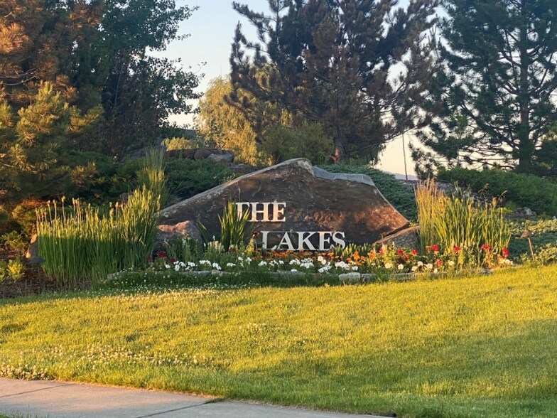 Building Photo - 3071 River Lakes Dr