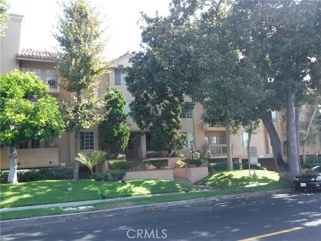Building Photo - 1616 S Barrington Ave