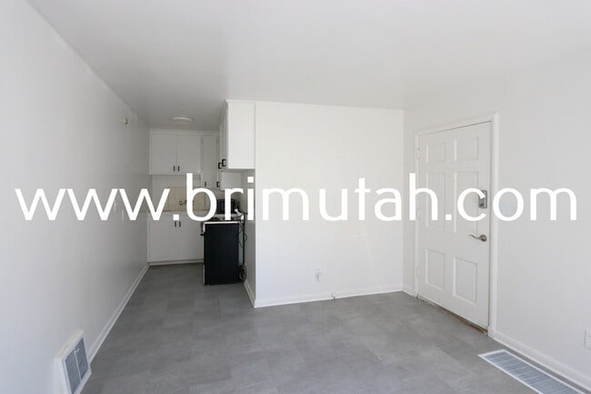 Building Photo - 950 E Millcreek Way