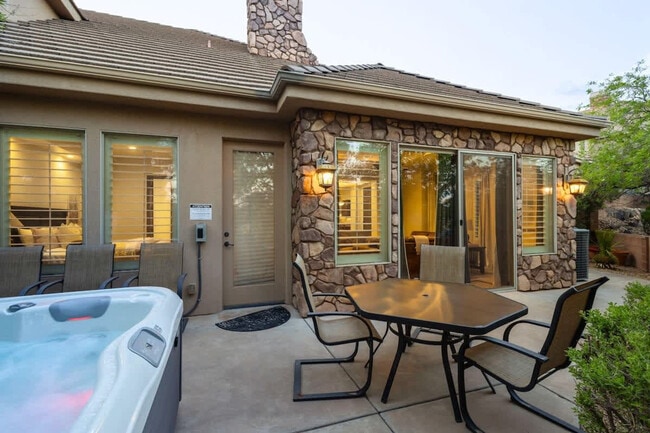 Building Photo - 1922 N Pebble Beach Dr