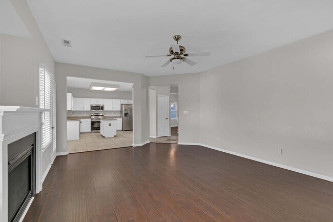 Building Photo - 710 Ray Ave