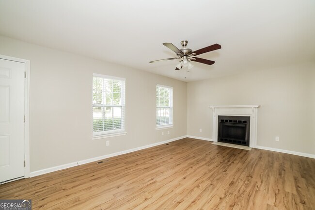 Building Photo - 117 Mayflower Cir