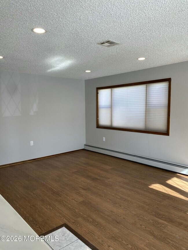 Building Photo - 7 Madras Ct