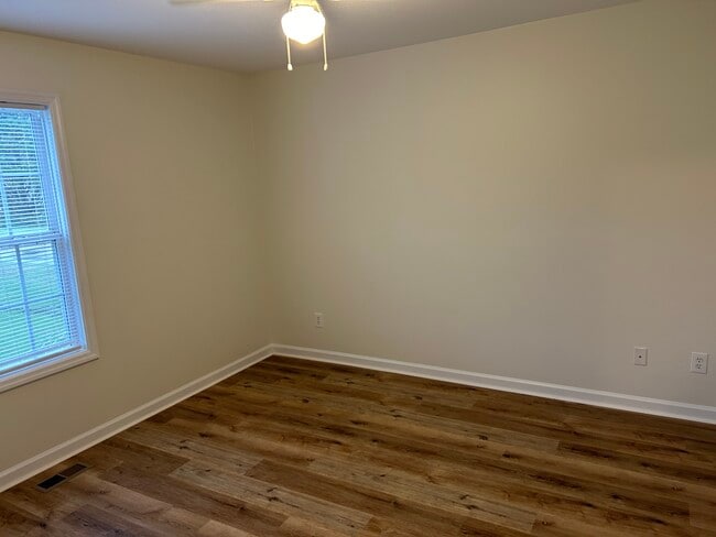 Building Photo - 39 Farm View Cir