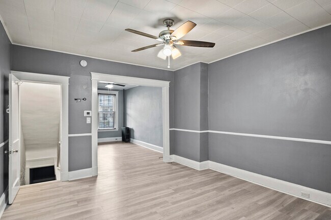 Building Photo - 1109 W 40th St