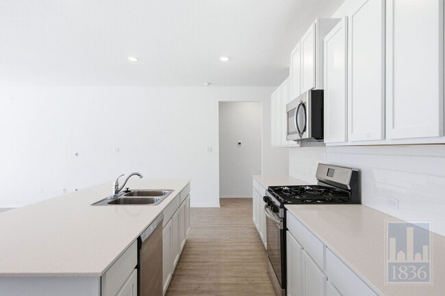 Building Photo - 106 Arbordale St