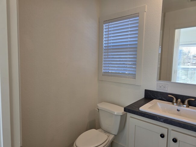 Building Photo - 8368 Ridge Dr