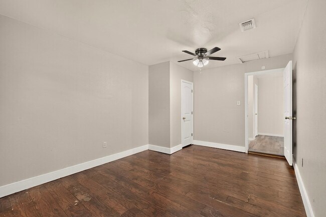 Building Photo - 937 Cleardale Dr