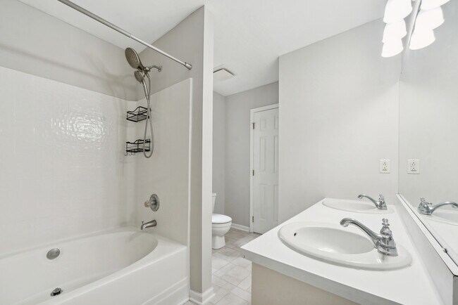 Building Photo - 1610 S Wade Ave