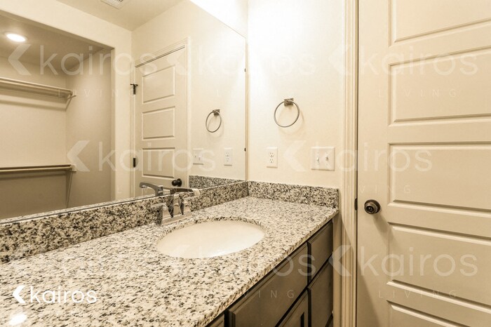 Building Photo - 803 Granite Cir SW