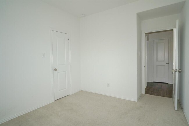 Building Photo - 16114 Sommerall Creek Ln