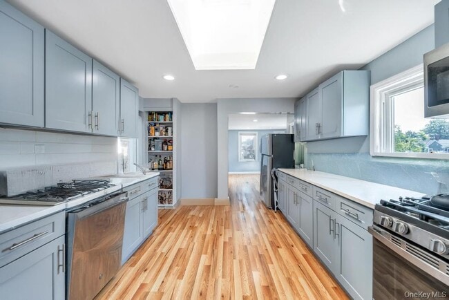 Building Photo - 10 Harrison Ave