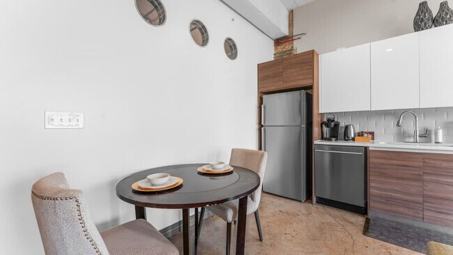 Building Photo - 500 S Ervay St