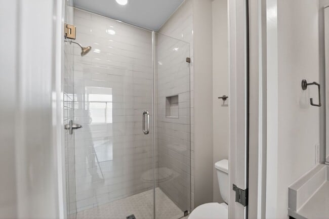 Building Photo - 4 Week Free Move-In Incentive!! Modern Luxury Townhome in Gated Community – Rooftop Balcony & Pre...