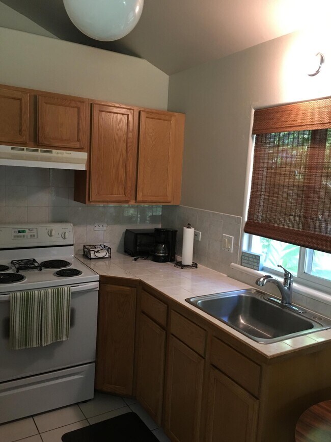 Building Photo - 120 Kanani Rd