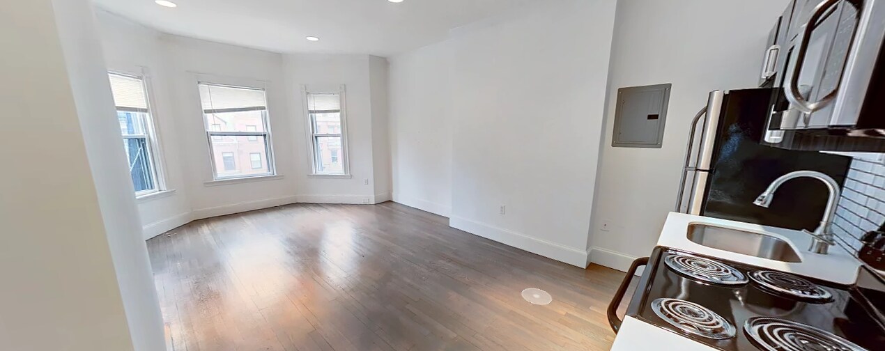 Building Photo - 223 Newbury St