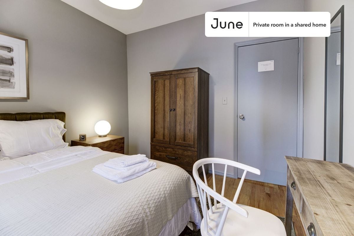 Building Photo - Room in Shared 4 bed/1 bath home