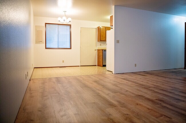 Living view into kitchen - 1606 E Alder St