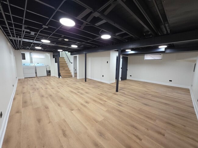 Building Photo - 5251 S Hamlin Ave