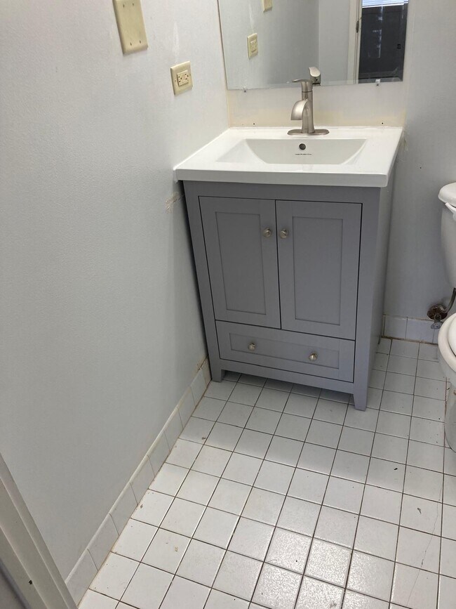 Building Photo - 929 Buccaneer Dr