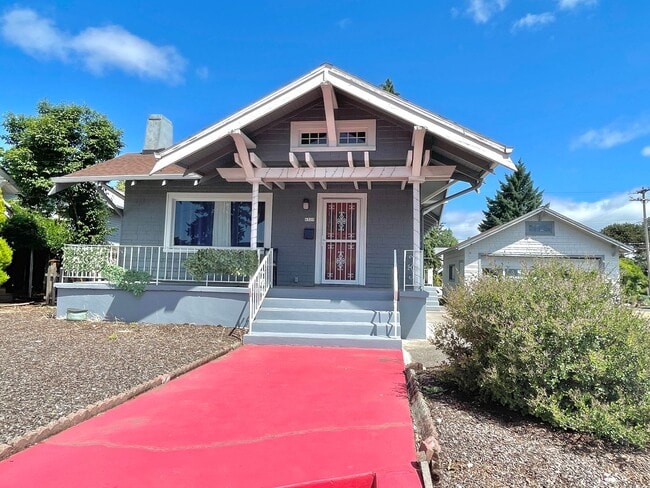 Primary Photo - Rose City Park 2 bed, 2 bath with classic ...