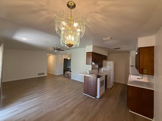 Building Photo - 4638 Bonner Dr