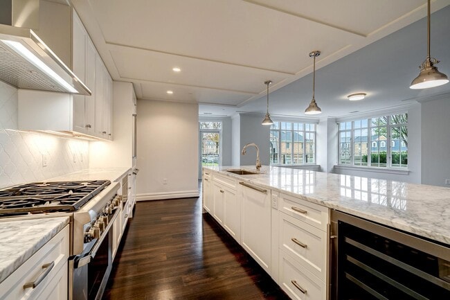 Building Photo - 6900 Fleetwood Rd