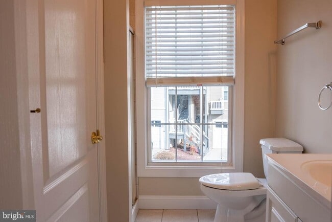 Building Photo - 204 Seneca Way