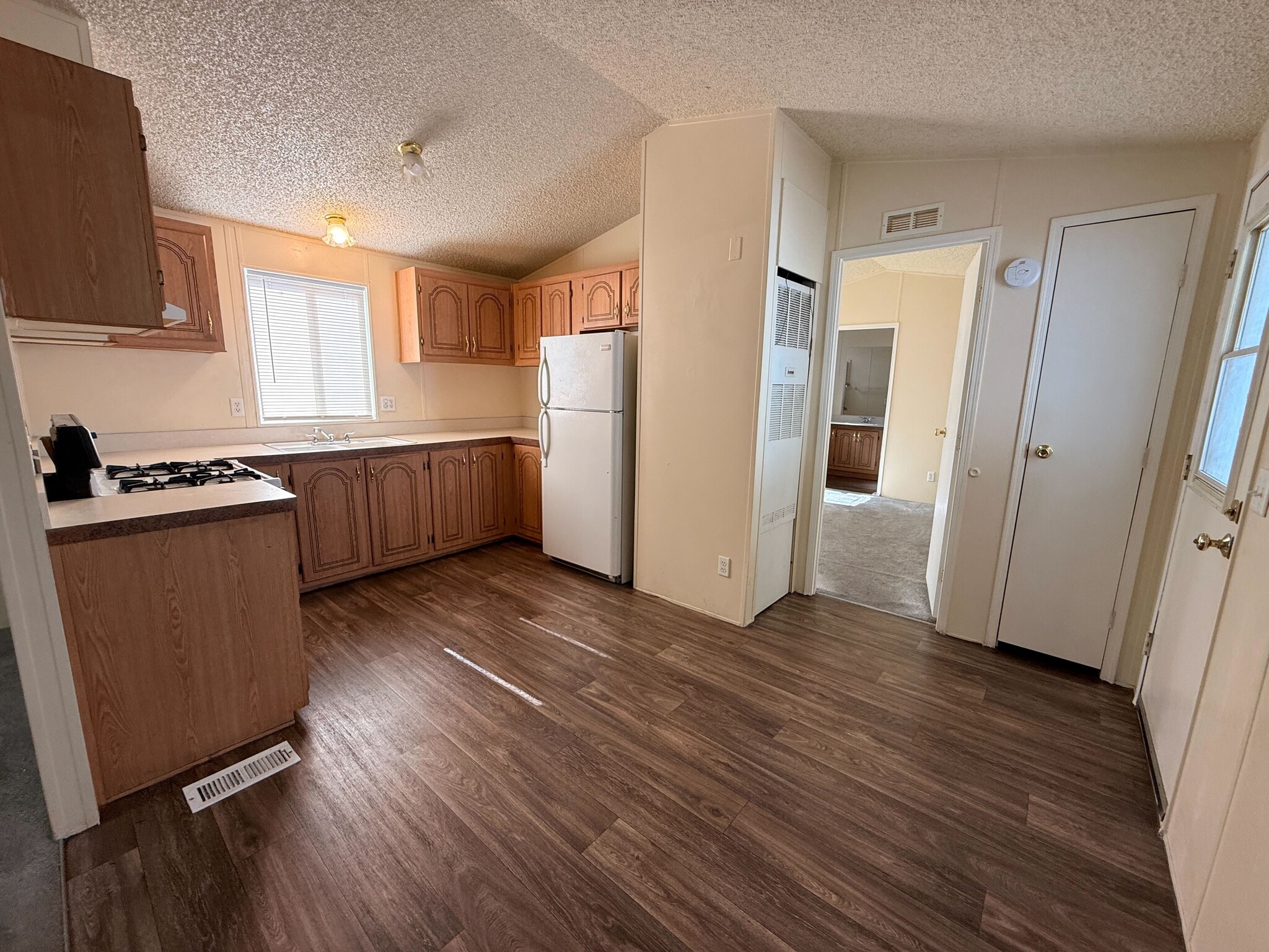 Building Photo - 3601 E Wyoming Ave